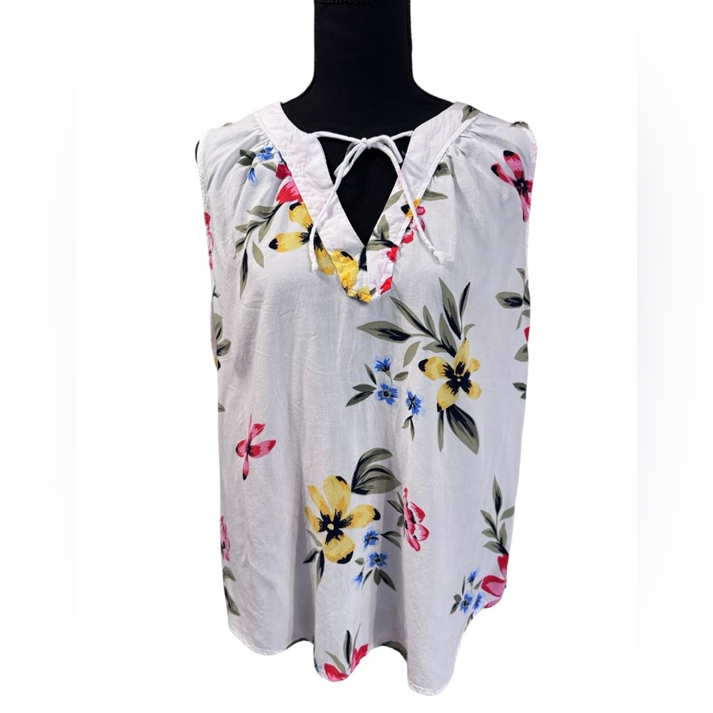 Women’s Old Navy floral rayon tank top with tie at V-neck chest size L